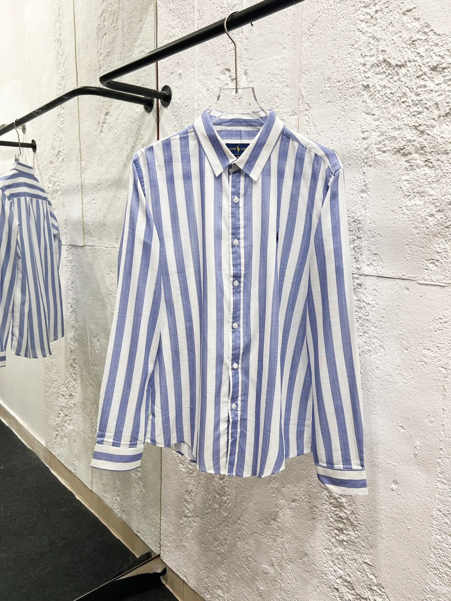 P192 Style number: T55 Ralph Lauren & Ralph Lauren large striped shirt made of slub cotton, can be used as a sun protection shirt Color: blue Size: M (110-125 pounds) L (125-140 pounds) XL (140-155 pounds) 2XL (155-170 pounds)